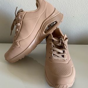 Skechers sneakers tan color size 8.5